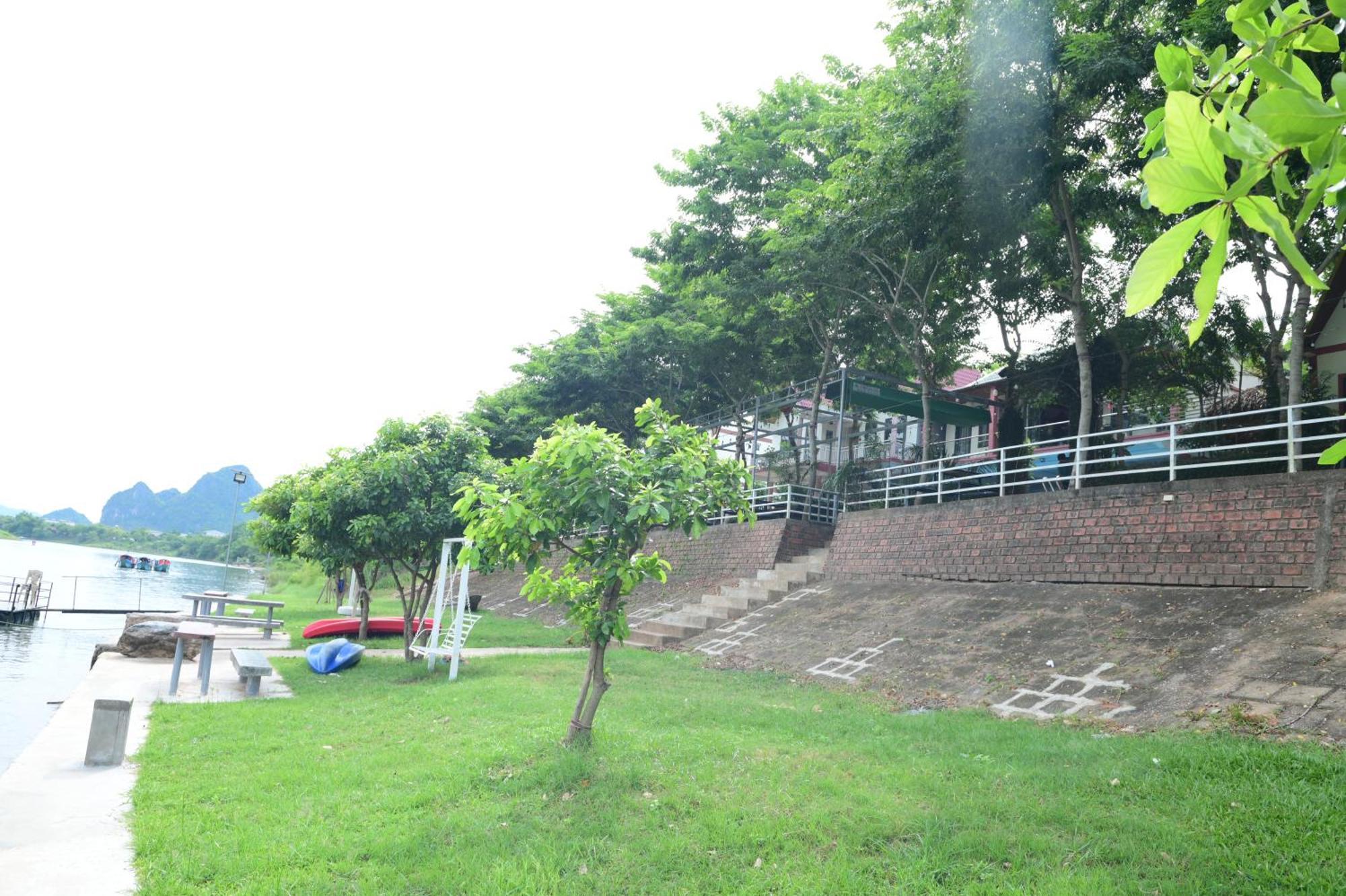 Restful River Homestay *